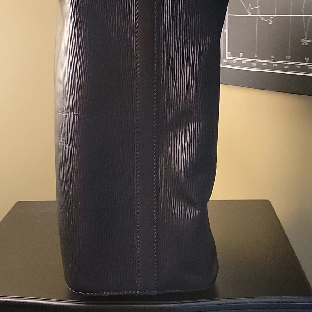 LV Speedy 30 in  Black Epi - Picture 5 of 11